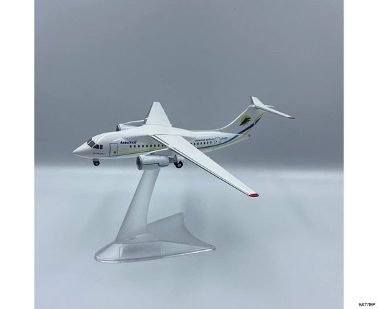 Коллекционная модель Узкофюзеляжный пассажирский самолет Ан-148 "Аэросвит" (KUM UR-NTС) 1:200